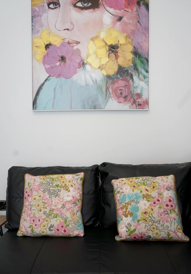 Luxury London Garden Home Sleep 7, 2 Mins To Metro Εξωτερικό φωτογραφία