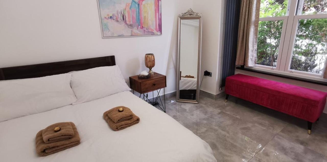 Luxury London Garden Home Sleep 7, 2 Mins To Metro Εξωτερικό φωτογραφία