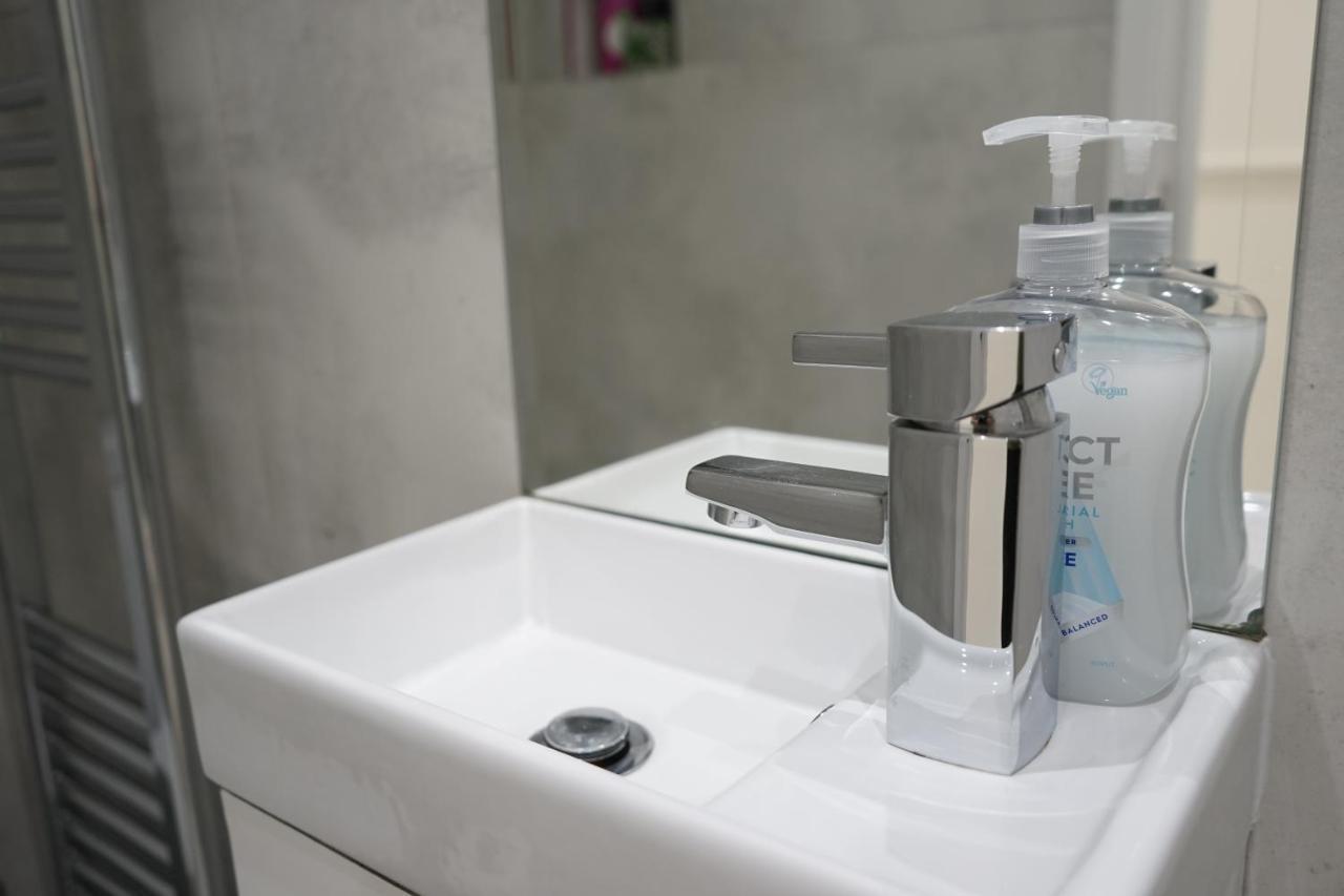 Luxury London Garden Home Sleep 7, 2 Mins To Metro Εξωτερικό φωτογραφία