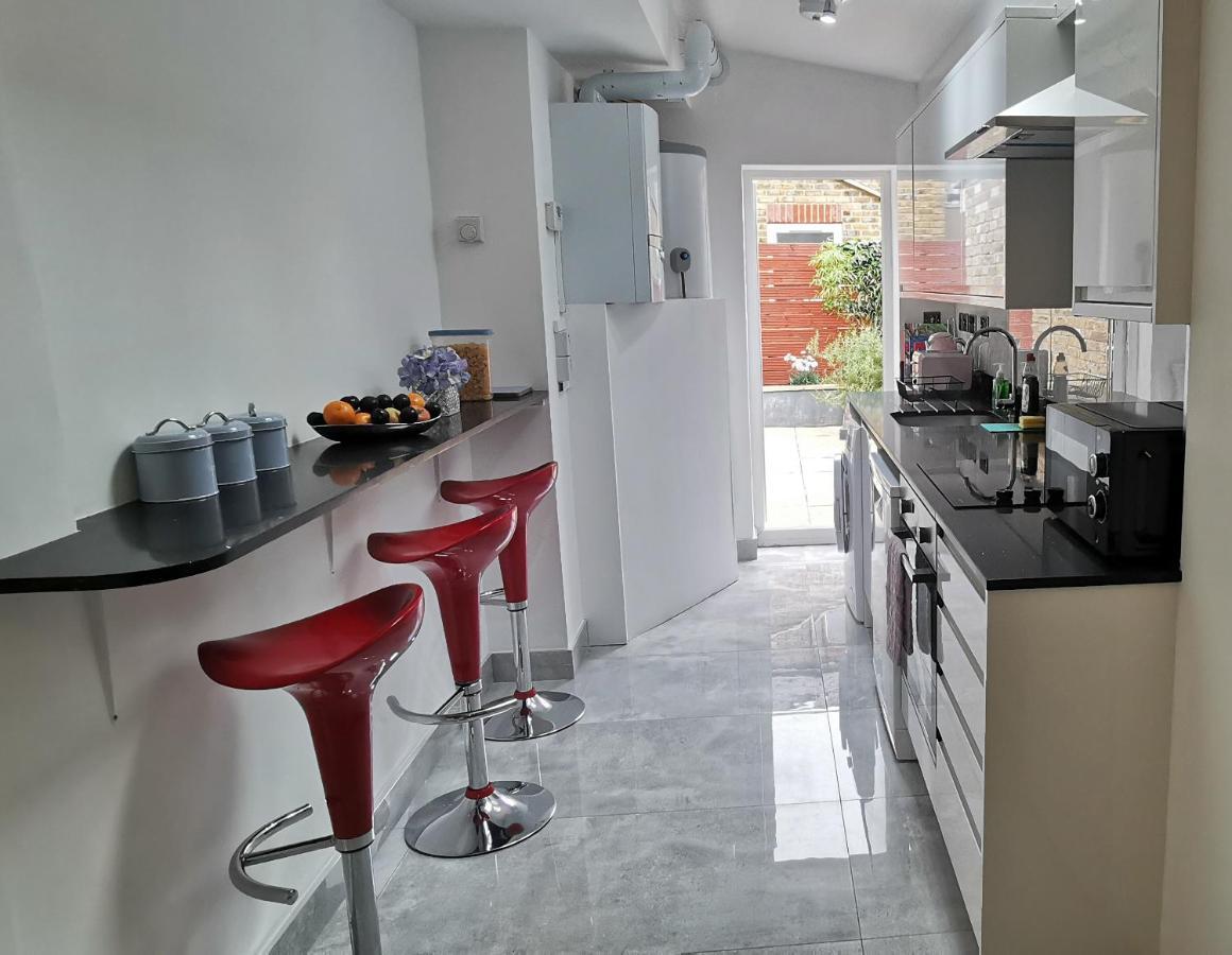 Luxury London Garden Home Sleep 7, 2 Mins To Metro Εξωτερικό φωτογραφία